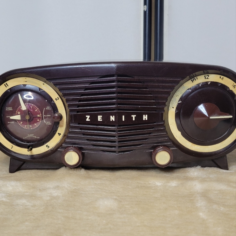 ORIGINAL RARE VINTAGE ZENITH OWL EYES CLOCK 5X06  RADIO STILL WORKS! - Picture 3 of 17